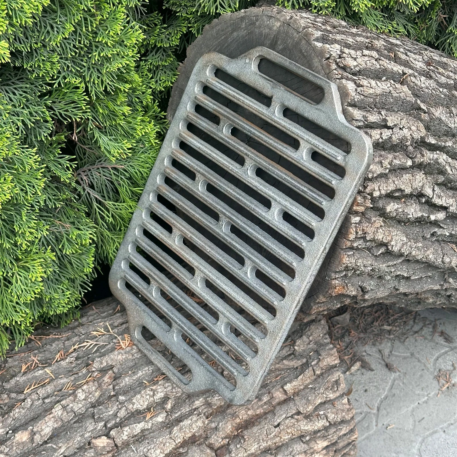 Durable Rectangular Cast Iron Grill, Perfect for Fire Pit BBQ, 420 x 300 mm
