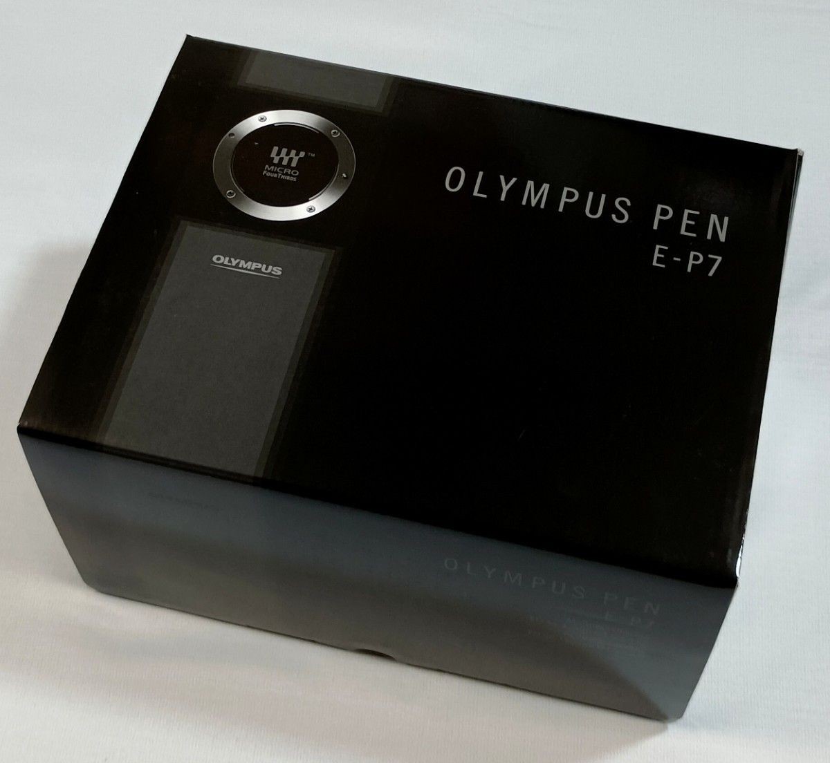 Olympus PEN E-P7 Mirrorless Camera - Silver & Black (Body Only