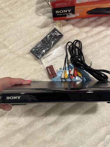Sony Progressive Scan CD and DVD Player Brand New in Black | DVP-SR210P - Picture 3 of 5