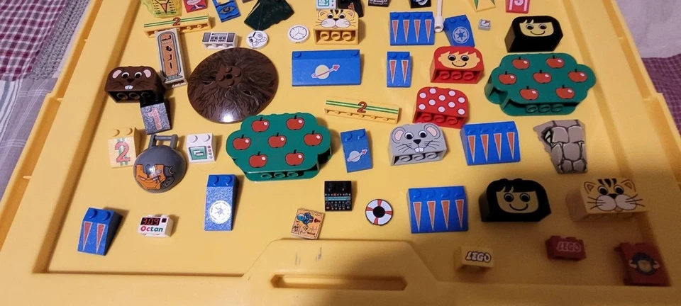 Lote de piezas impresas LEGO de colección - Incluye LEGOLAND, ESPACIO CLÁSICO Foto 3 de 4