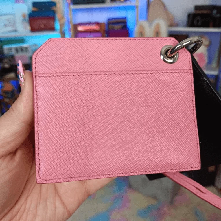 NUEVO EN CAJA PRADA Rosa/Negro Cuero Saffiano Cachorro Llave Dije Juego de Tarjeteros $550 Foto 4 de 4