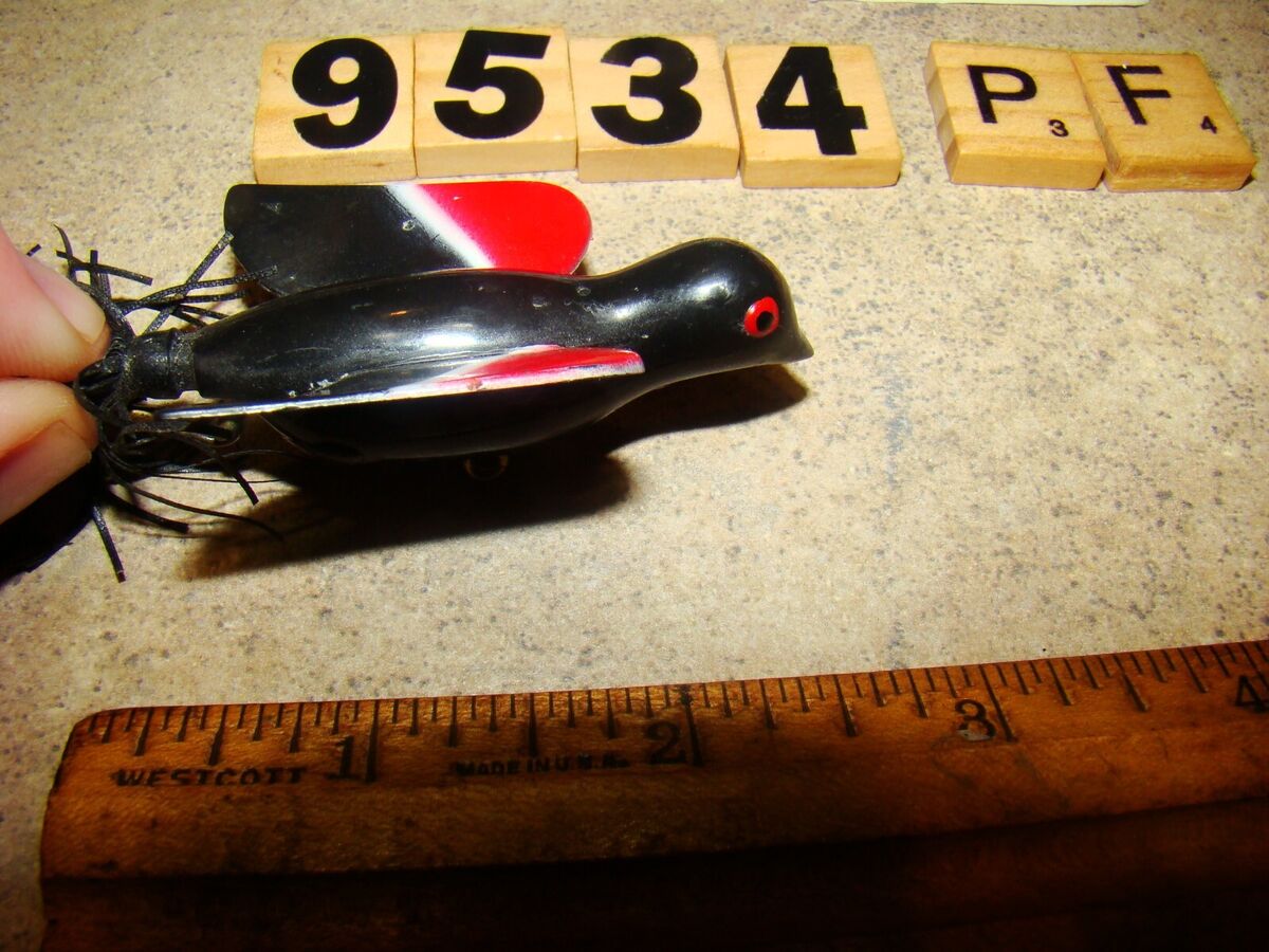 U9534 PF VINTAGE BASS BIRD RED WING BLACK BIRD FISHING LURE U9534 PF VINTAGE BASS BIRD RED WING BLACK BIRD FISHING LURE