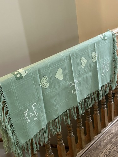 Kreuzstich Tischdecke oder Decke mit Fransen Salbeigrün 46x35 Rechteck Landhaus