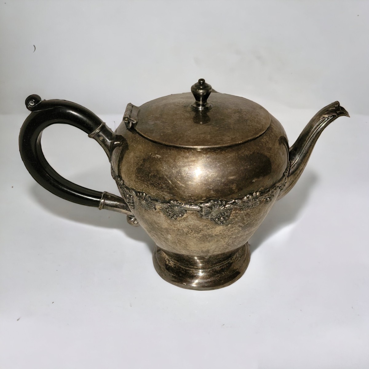 Wm A Rogers Teapot Grape Leaf Design SP Copper BM MTS 6176 Wm A Rogers Teapot Grape Leaf Design SP Copper BM MTS 6176