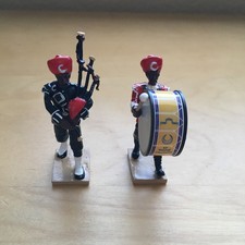 BRITAINS VINTAGE NO.00268 17TH LOYAL PURBIAH BASS DRUMMER AND PIPER