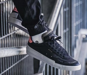 nike drop type lx black