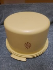 Vintage 70  s Tupperware Cake Taker Carrier Harvest Gold Sunburst 684 and 683
