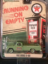 1/64 GREENLIGHT RUNNING ON EMPTY TEXACO 1967 DODGE D-100 PICKUP TRUCK GREEN