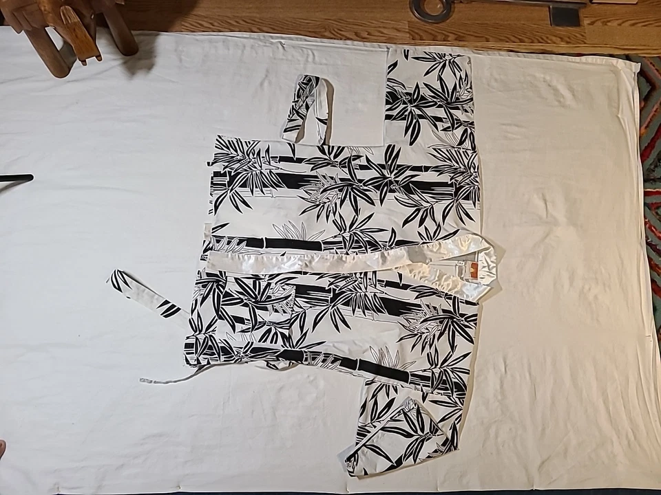 Black & White Kimono - Sushi Chef Coat - Self belted - 2 Pockets - Image 3 of 4