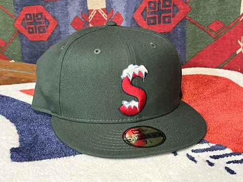 Logo Supreme S New Era taille 7 3/8 olive vif FW20 NEUF