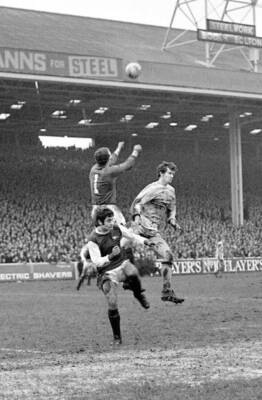 Arsenal Goalkeeper Bob Wilson Rises Two Fisted To Punch The Ba- 1970 Old Photo