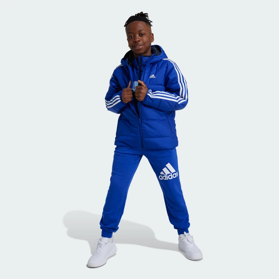 ADIDAS GIUBBOTTO PIUMINO CON CAPPUCCIO BAMBINO/A 3 STRISCE 100 GRAMMI BLU IV9512 - Immagine 3 di 4