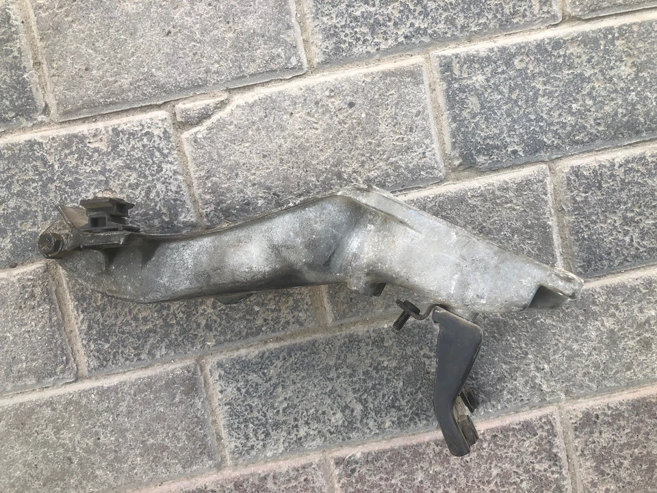 BMW 318is M42 M44 Engine Mount Bracket Left 1137015 - Imagem 3 de 4