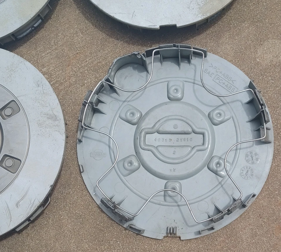 Nissan Maxima center cap set of 4, 2000-2001 part number 40315-2Y910 - Image 3 of 3