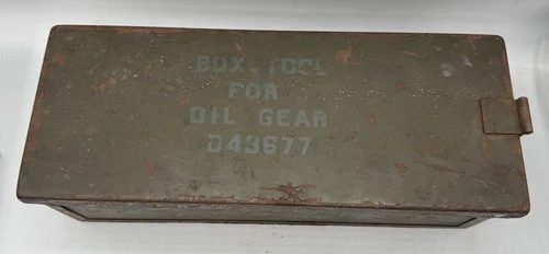 Vintage WW2 US Army Military Tool Box for Oil Gear D43677 Anti Aircraft Parts