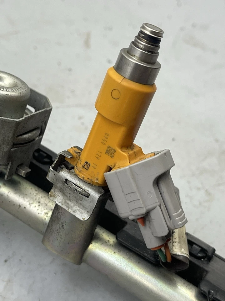 Nissan 370z Infiniti G37 2008-2015 conjunto de riel inyector de combustible OEM Denso Foto 4 de 4