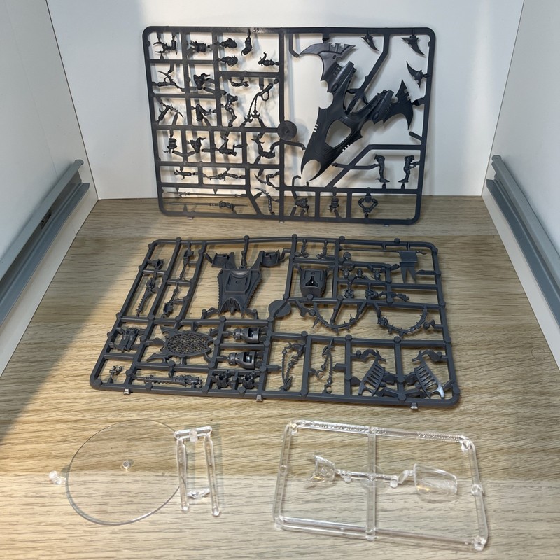Warhammer 40k Drukhari- Venom dark eldar brand new on sprue