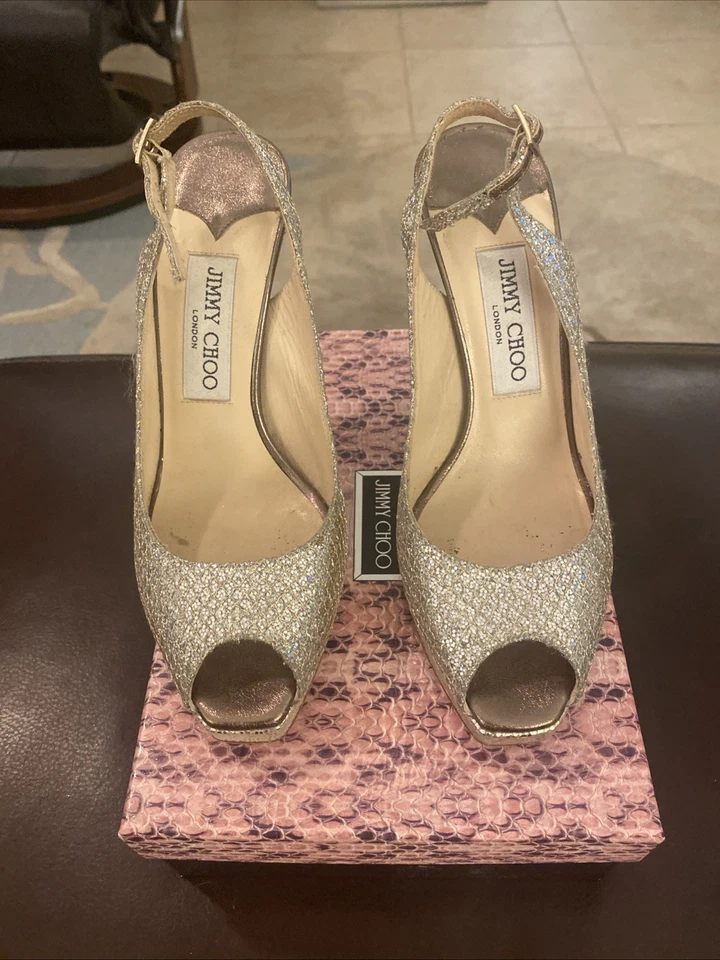 Zapatos de salón Jimmy Choo dorados con detalles brillantes punta abierta talla 36 con caja Foto 4 de 4