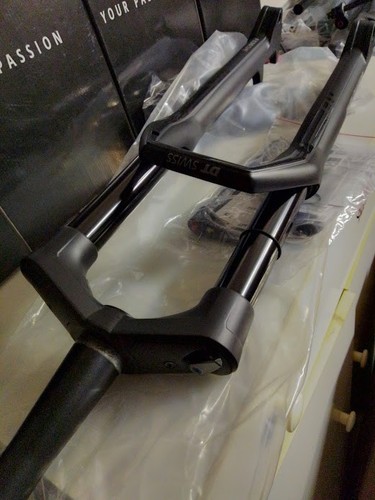 DT Swiss F 535 ONE -2 Forcella MTB NUOVA Ammortizzata - 150mm - 51mm Offset - Foto 8 di 14