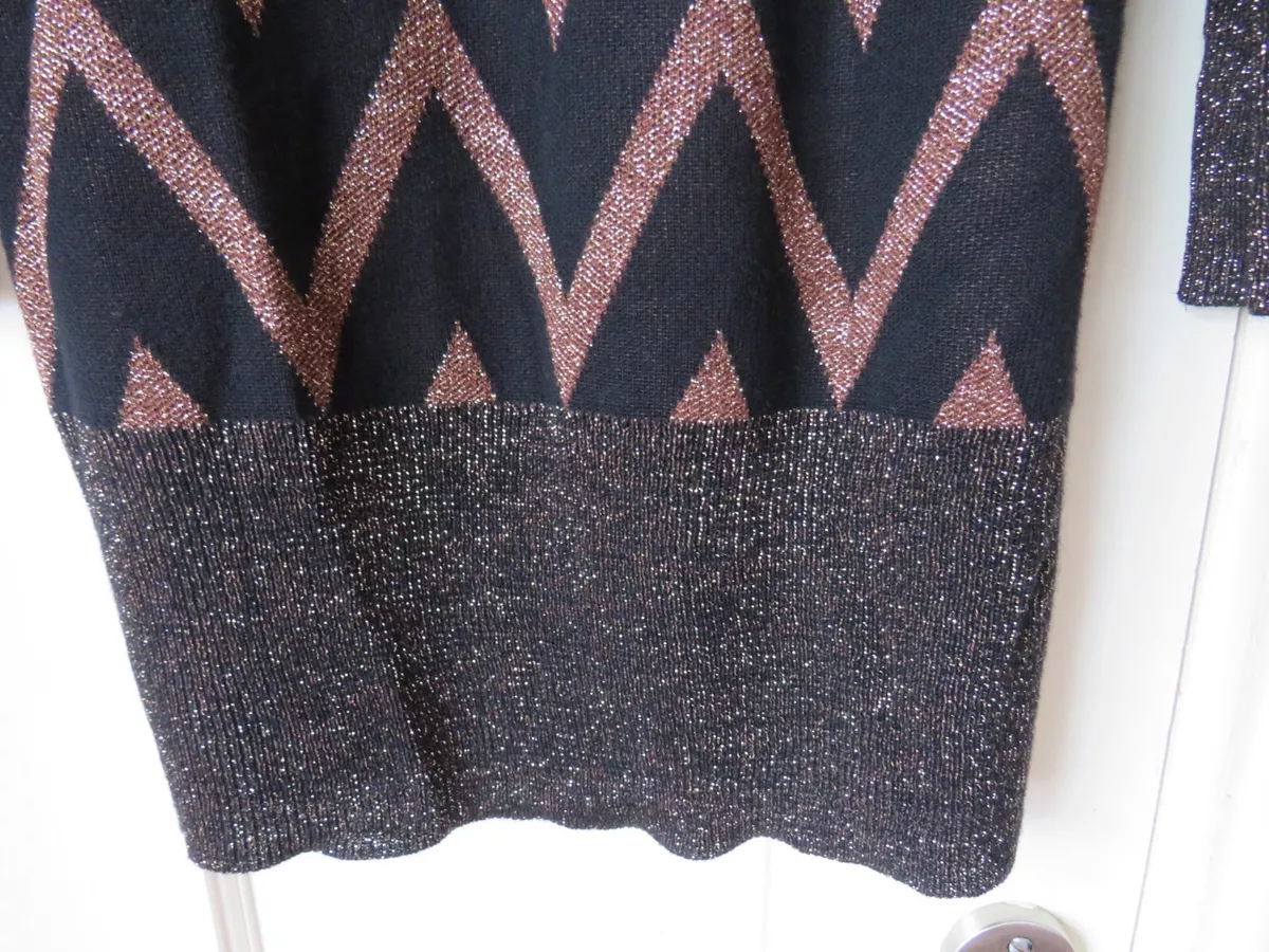 Black and gold clearance zig zag jumper