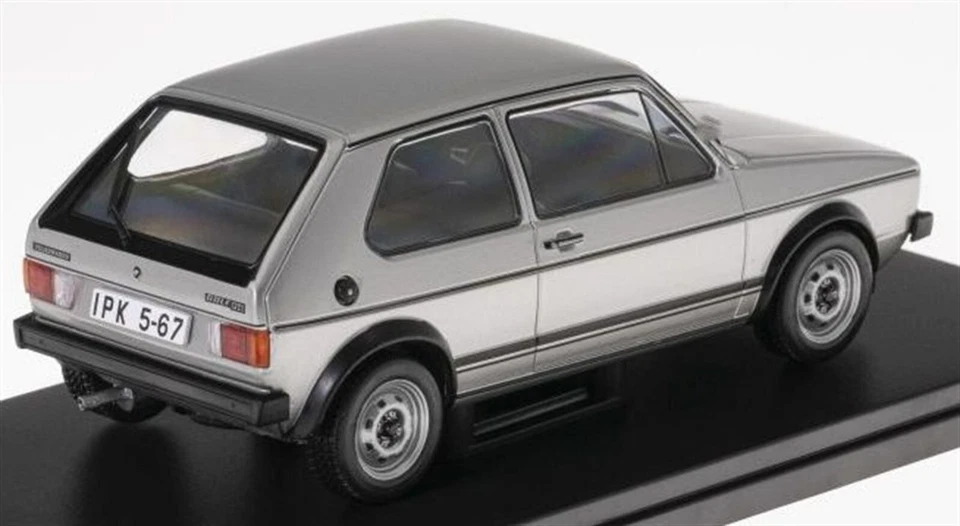 Volkswagen Golf GTI 1976 Silver 1:24 Scale Diecast New in Clear Display Case - Image 4 of 4