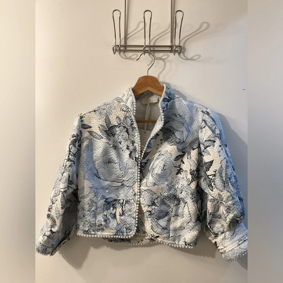 Conjunto de blusa y pantalones cortos Vita Grace Louisa con ribete floral para mujer azul claro talla XS Foto 2 de 4