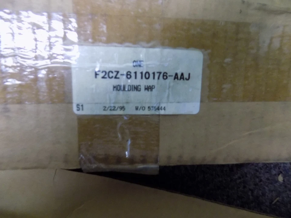 Nuevo OEM 1993-1996 Ford Escort Moldura Moldura Lado Derecho WAP  Foto 3 de 3