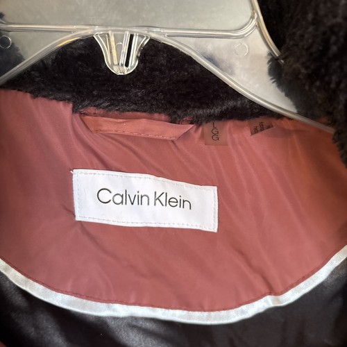 Calvin Klein - Puffer Jacket - Donna Large - Marrone senza cappuccio tasca sul petto - Foto 2 di 7