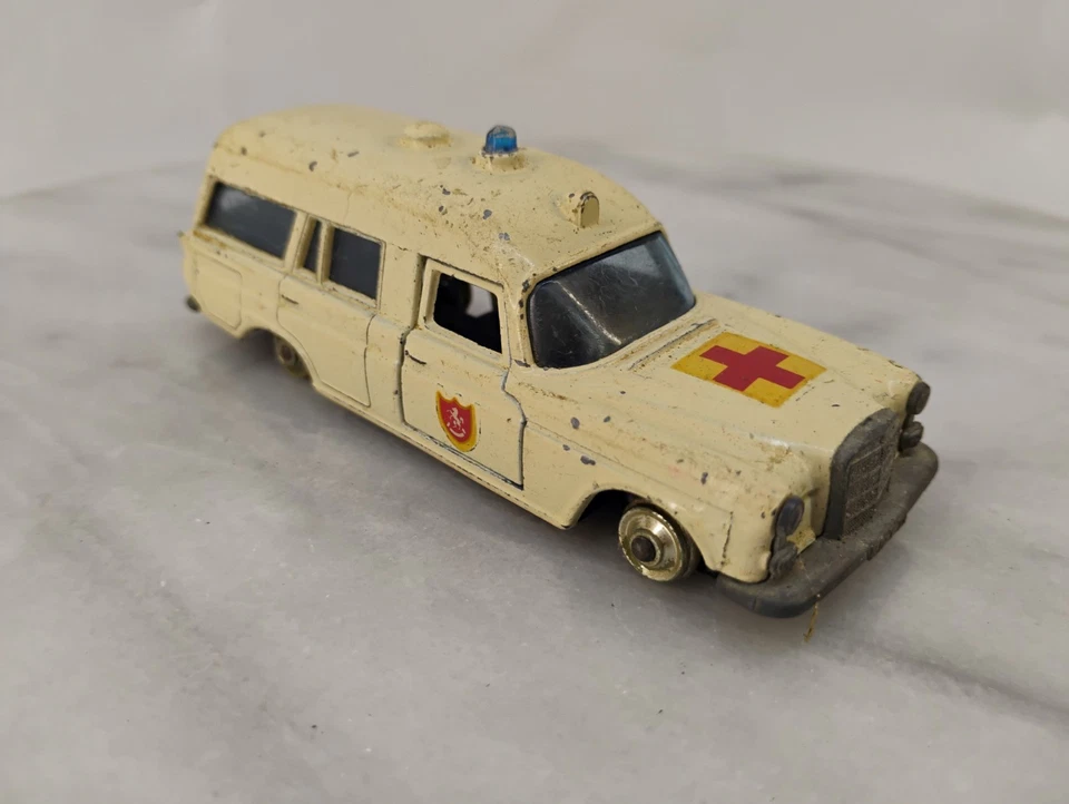Ambulancia Matchbox King Size Nº K6 Mercedes Benz "Binz" Lesney Inglaterra Foto 2 de 4