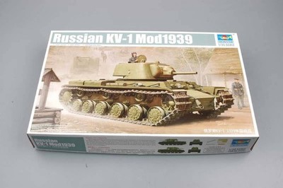 KV-1M 1939 / 1:35 - Trumpeter / 01561