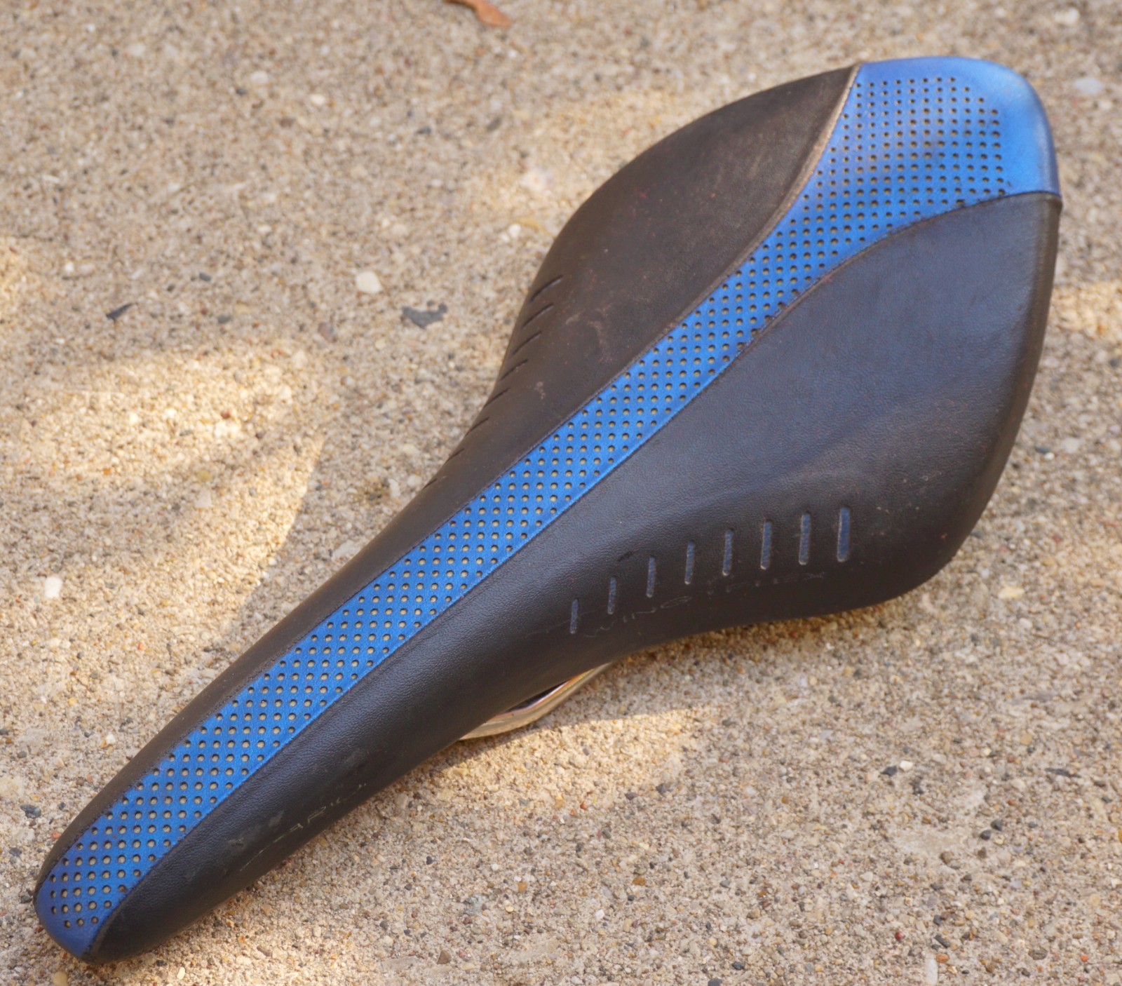 Fizik Arione Saddle Kium Rails Wing Flex Road Bike Seat Time Trial Carbon Shell