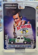 Greenlight Hollywood Ace Ventura  1983 Ford LTD Crown Victoria  Series 33