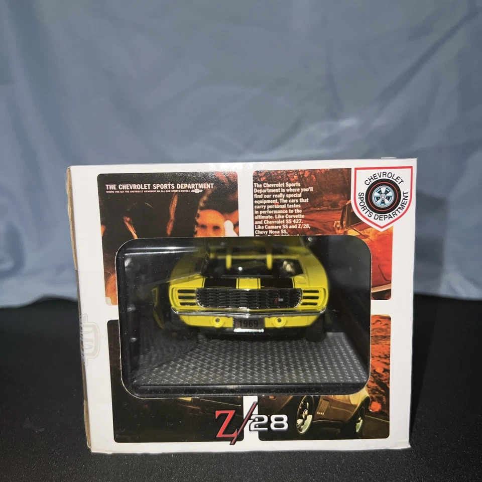 M2 Machines 1969 Chevrolet Camaro Z/28 Diecast 1/24 R83 - Image 4 of 4
