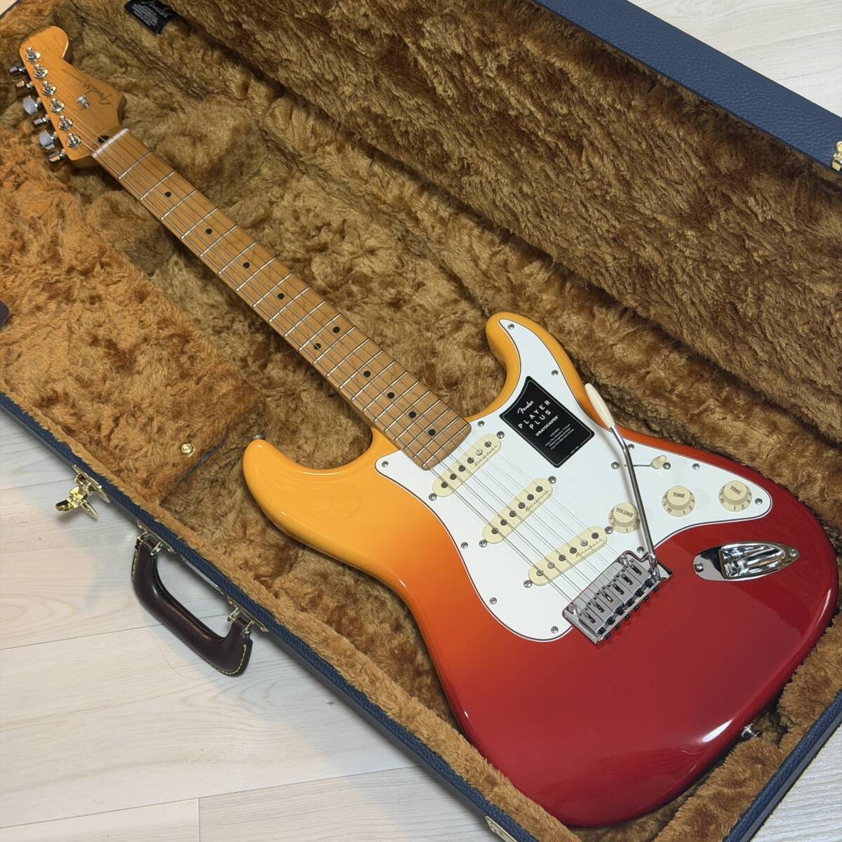 Electric Guitar Fender Player Plus Stratocaster Tequila Sunrise Made in Mexico