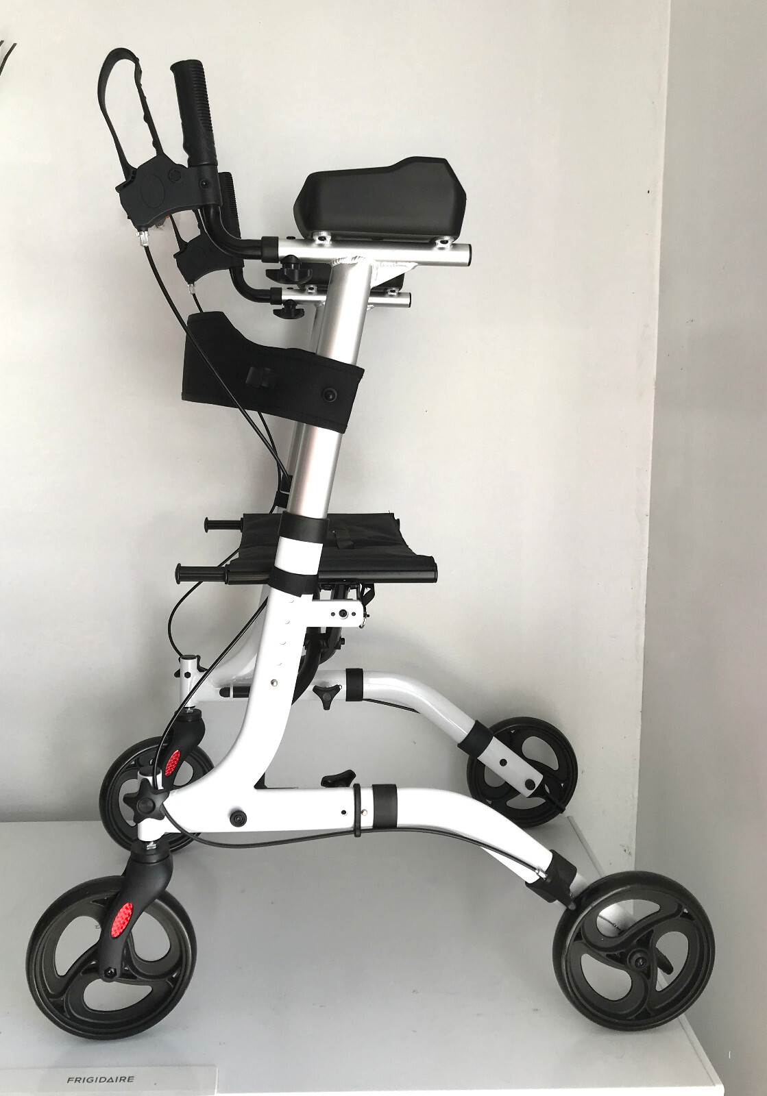 BEYOUR WALKER Upright Walker Rollator White Fits Small Adult 55.11