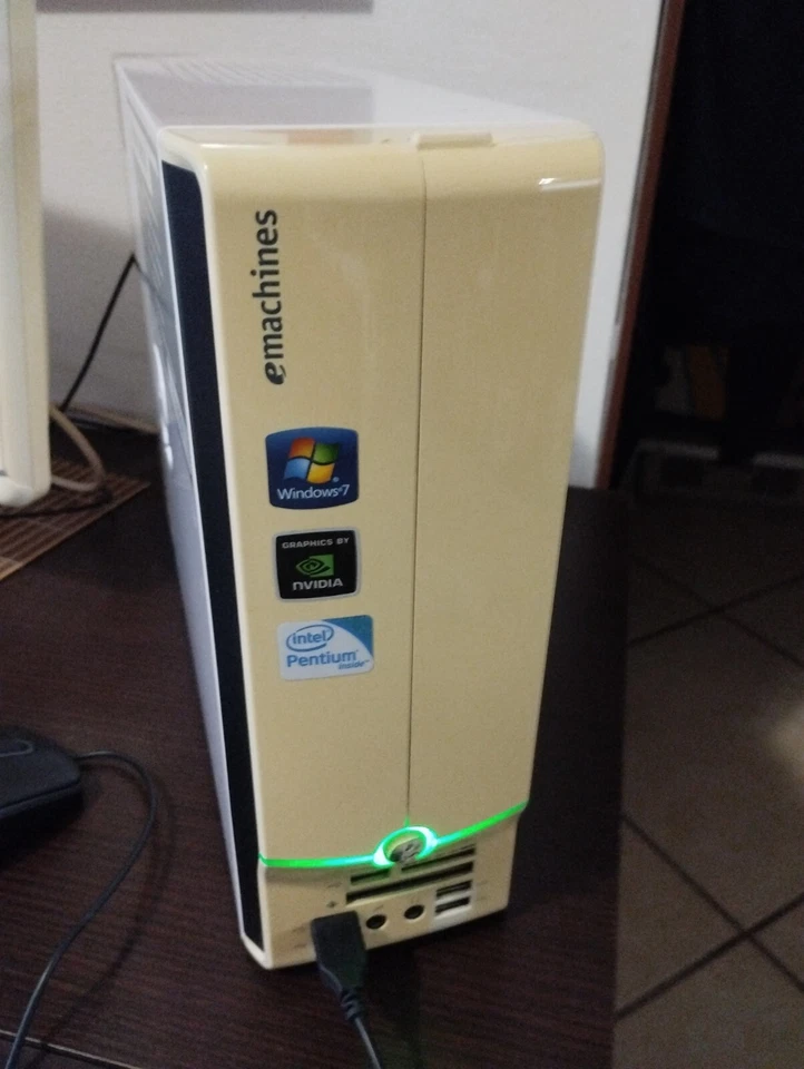 pc Emachines el1832 slim bianco 4gb - Immagine 2 di 4