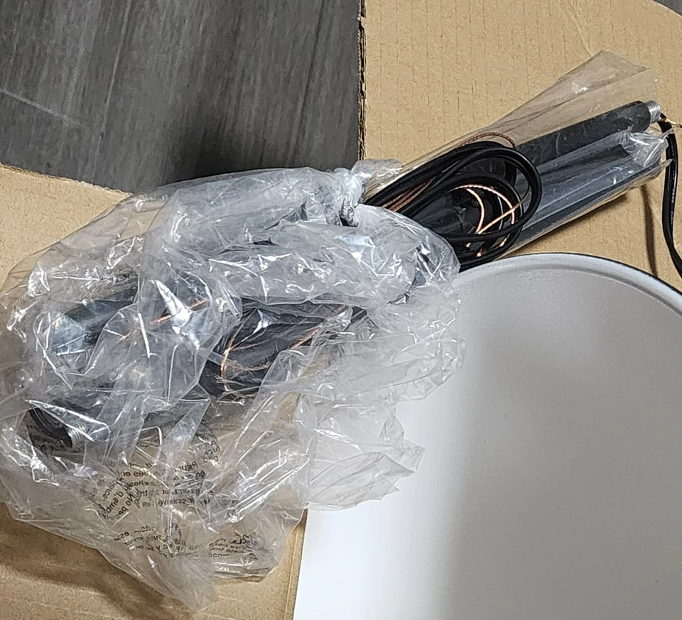 Thomas O'Brien 小号黑色吊坠 Visual Comfort 适用于厨房岛,入口 — 第 4/4 张图片