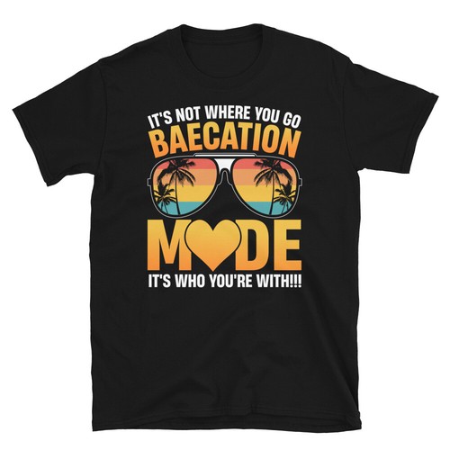 It’s Not Where You Go Baecation Mode Sonnenbrille Kurzarm Unisex T-Shirt - Bild 1 von 3