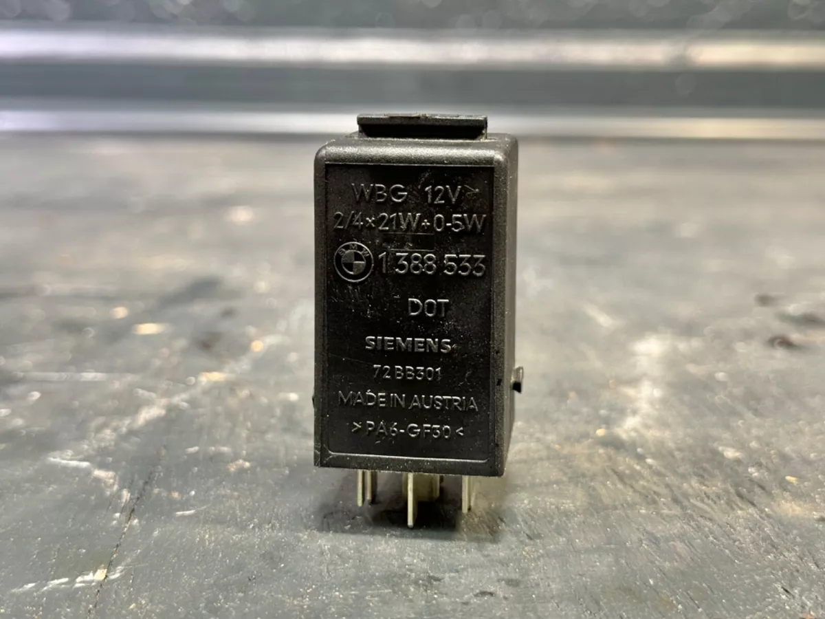 BMW HAZARD WARNING BLACK RELAY FUSE 61361388533 OEM E36 E34 E32 