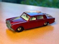 Matchbox Lesney # 24 spun hubs Rolls Royce silver shadow NMint dark red
