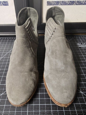 Vince Camuto gray suede booties braided cut out V sides 7M (37.5)