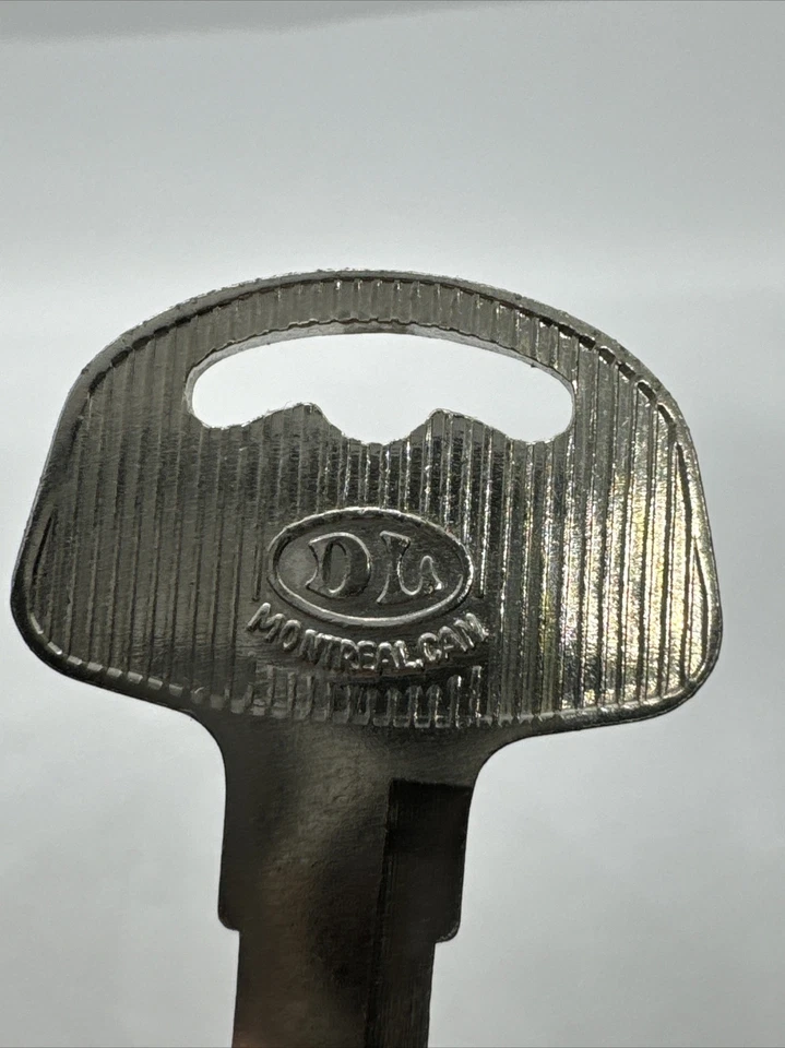 Llave en blanco Dominion SK10 / Ilco SUZ10 de colección para motocicleta Suzuki nueva en stock Foto 2 de 4