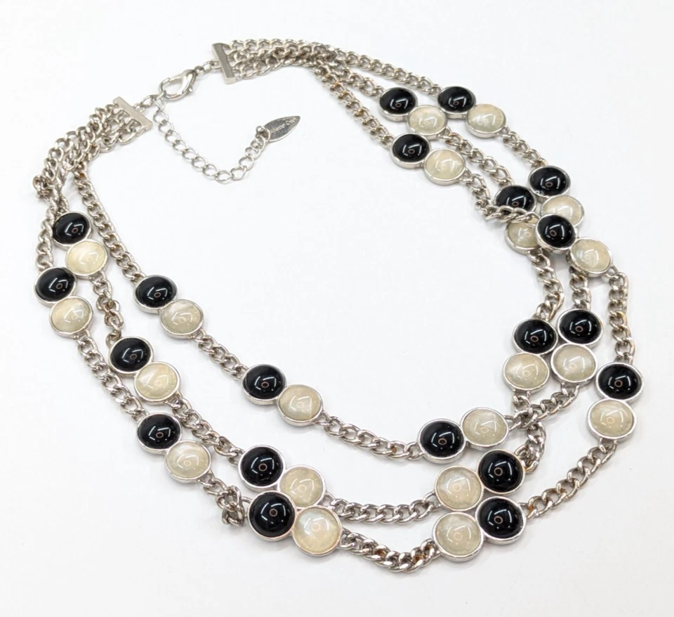 Collar ajustable Cold Water Creek remolino blanco y acrílico negro multihilo Foto 4 de 4