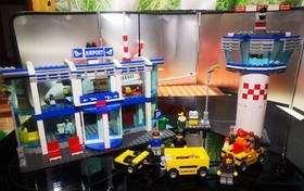 Complete Lego 3182 Airport City airplane jet terminal with manuals