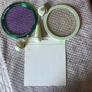 Martha Stewart Crafts Circle Cutter, Cuts Perfect Circles
