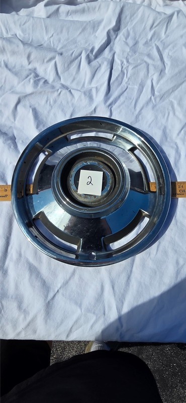 VINTAGE ORIGINAL 1965 CHEVROLET CORVAIR MONZA HUBCAP / WHEEL COVER - VERY NICE !