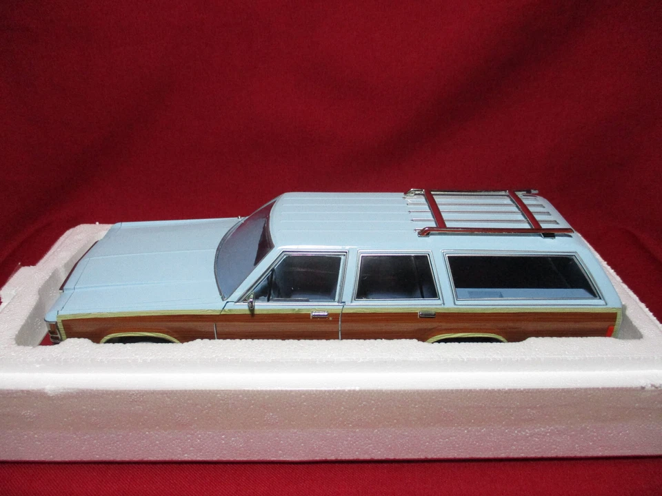1:18 Charlie's Angels Series Show Ford Ltd Country Squire Station Wagon Woody - Image 2 of 4