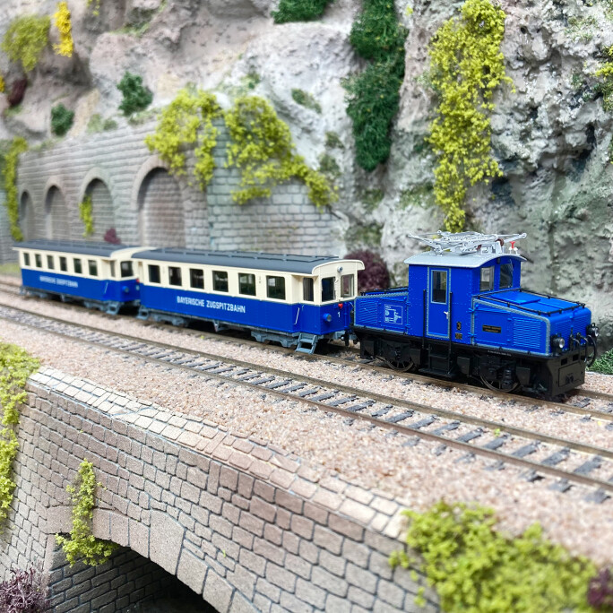Train miniature HOBBYTRAIN H43104 du Bayerische Zugspitzbahn échelle HO époques V et VI