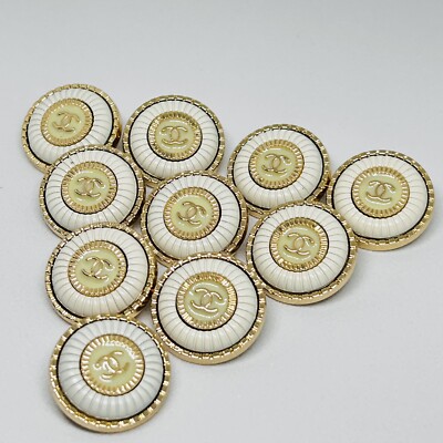 CHANELボタン Set of 4 of vintage Chanel buttons. Gold Metal 0.87 in/ 22