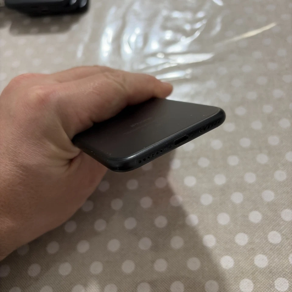 Apple iPhone 7 A1778 Nero Opaco Black 4227 - Immagine 3 di 4